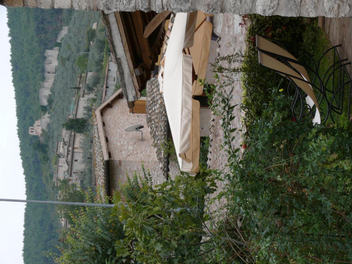 斯波莱托 La Palombaia旅馆 外观 照片